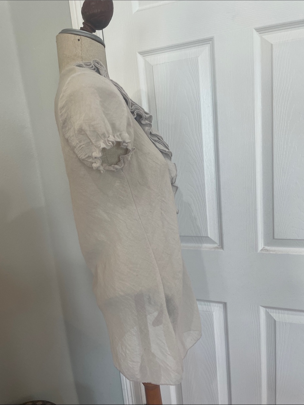 Bisou Bisou Michele Bohbot Neutral Sheer Ruffle V-Neck Blouse Puff Sleeve size M - Picture 4 of 11